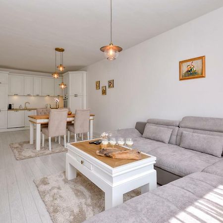 Apartment Grand Karavel Centre Varna Eksteriør billede