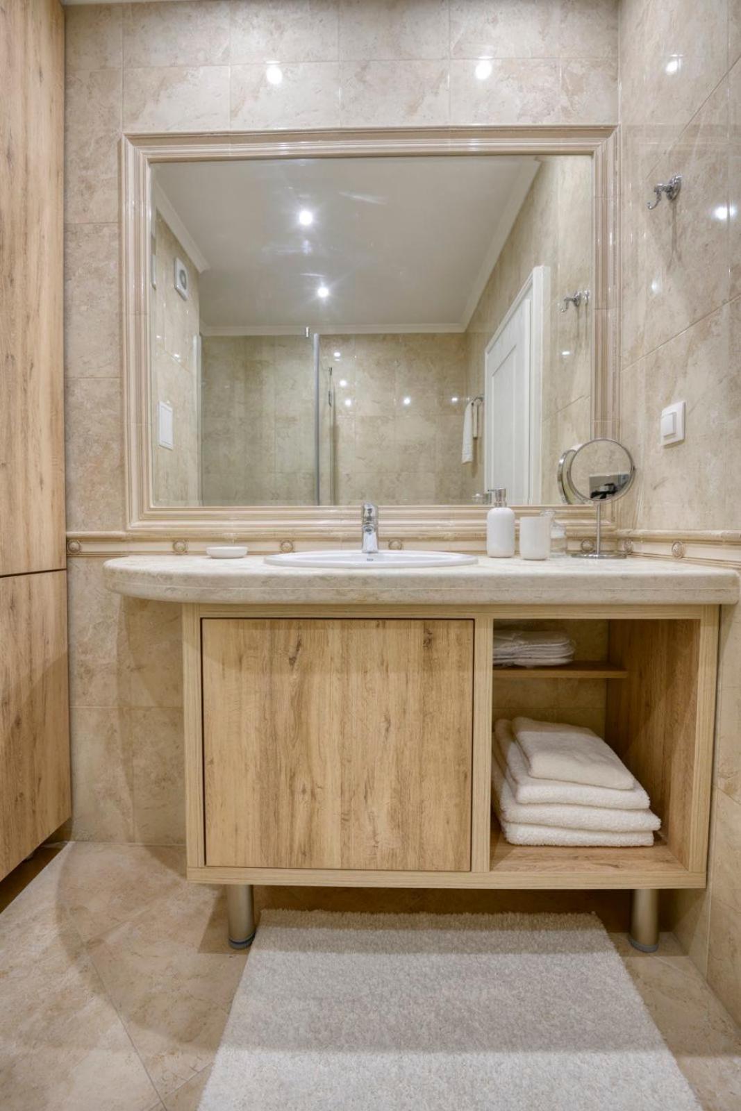 Apartment Grand Karavel Centre Varna Eksteriør billede